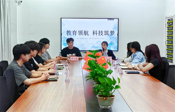 “教育领航，科技筑梦”——两院团总支学生会联合开展工作经验交流会