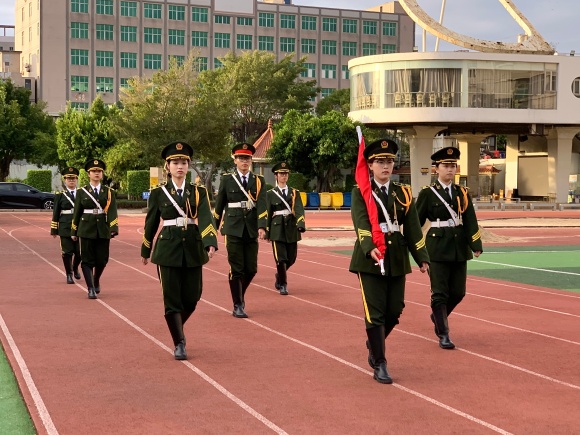 教育学院举行2025-2026学年第一学期升旗仪式
