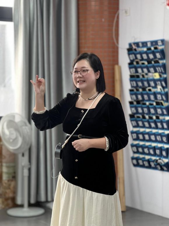 指尖创艺，解锁美育新玩法——示范课趣“画”纸浆