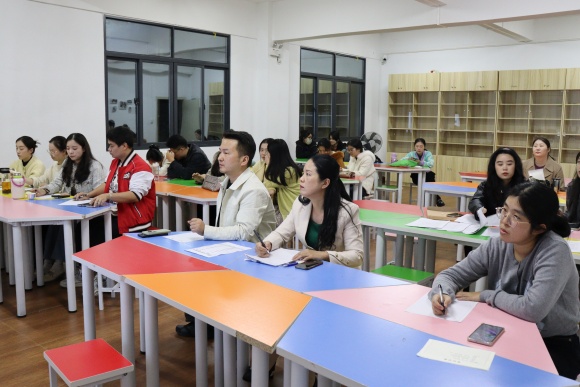 “三尺讲台展风采，说课竞技显匠心”—— 泉州华光职业学院教育学院教师说课展示活动精彩纷呈