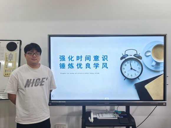 文旅与教育学院开展“强化时间意识，锤炼优良学风”主题班会