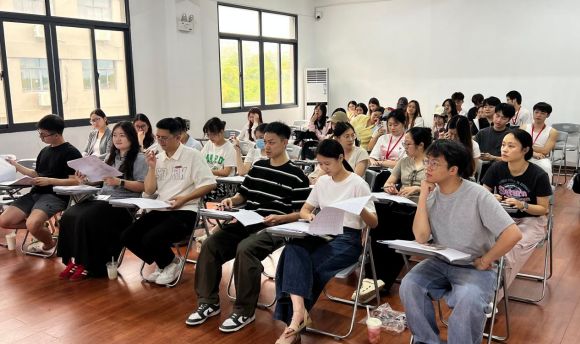 薪火相传，笃行致远|泉州华光职业学院文旅与教育学院举行团总支学生会换届竞选大会