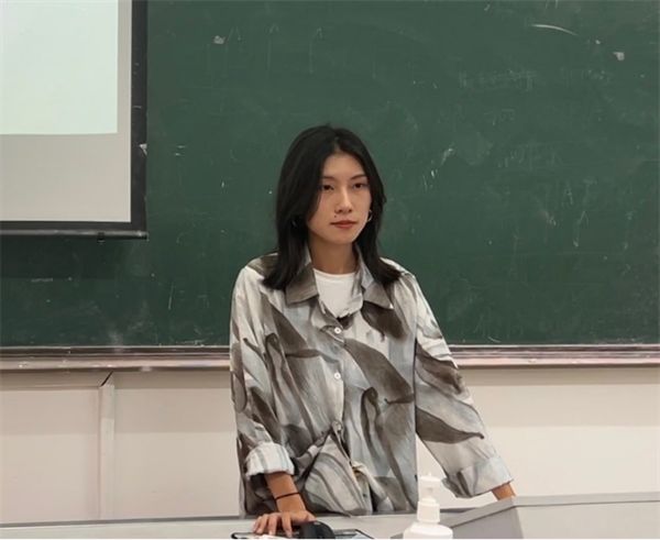 教育学院开展以“做情绪的主人”为主题的班会活动