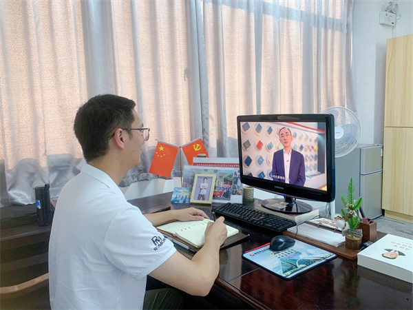 主题教育｜教育学院组织全体师生收看“‘泉’民开讲”之“印刷领跑者”专场宣讲