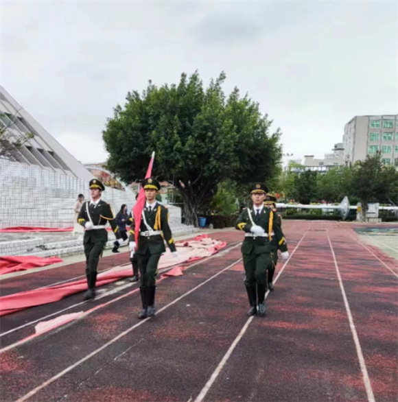 教育学院举行2023-2024学年第一学期升旗仪式