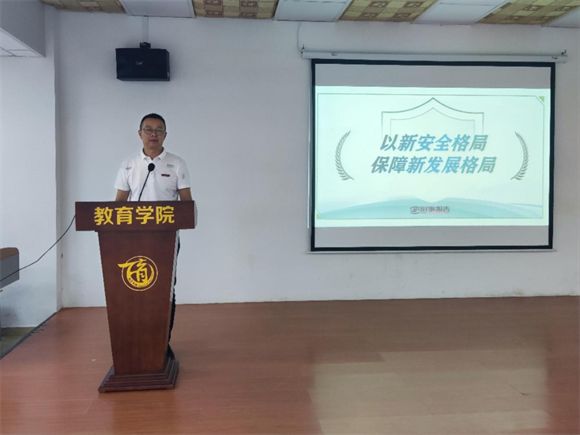 主题教育｜校党委书记吕红军为教育学院学生讲授思政课