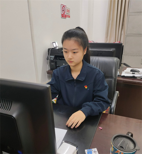 主题教育｜教育学院党支部开展党员“实习岗位亮身份”活动