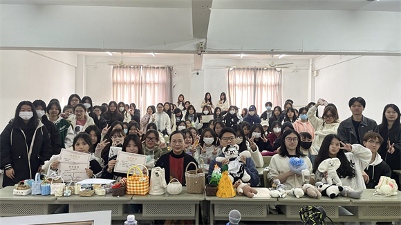 教育学院2021级学前教育（五专）玩教具课程期末总结表彰大会