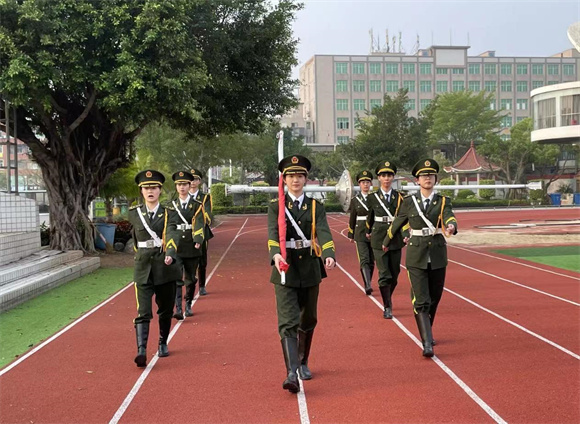 教育学院举行2023-2024学年第二学期升旗仪式