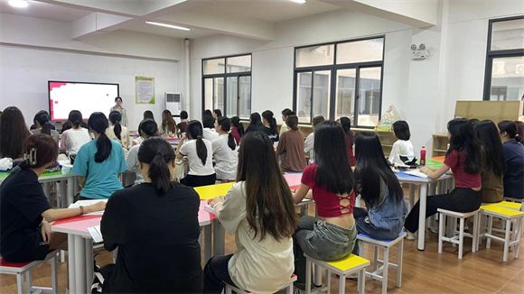 教育学院开展《习近平与大学生朋友们》（第二卷）学习交流会